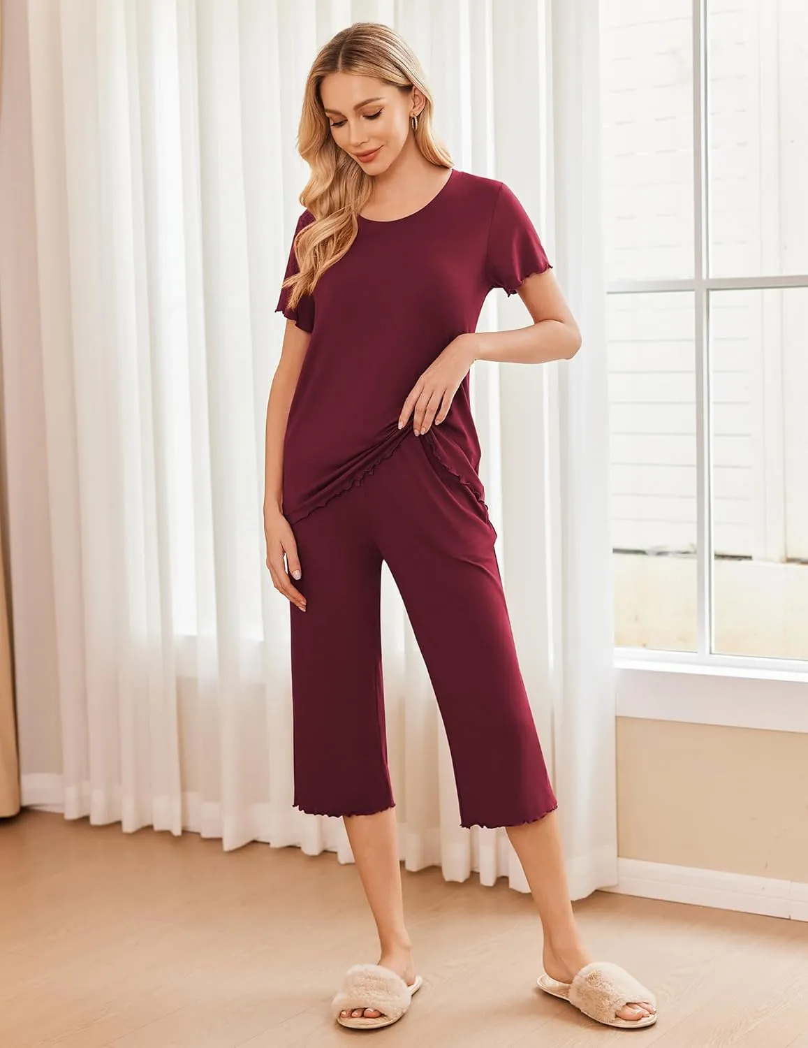 Ekouaer Women's Pajamas Set Short Sleeve Top With Capri Pants Pjs 2 PIece Lounge & Sleepwear Set S-XXL