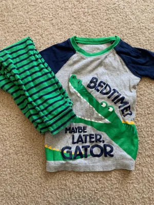 Gator Pajamas Carter's Brand - size Kids Clothing:     4 & 4T
