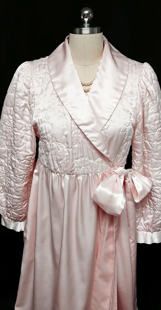GLAMOROUS VINTAGE KOMAR QUILTED GLEAMING SATIN BRIDAL TROUSSESU ROBE DRESSING GOWN WITH LARGE BOW IN PINK SHIMMER - WOULD MAKE A WONDERFUL BIRTHDAY OR CHRISTMAS PRESENT!