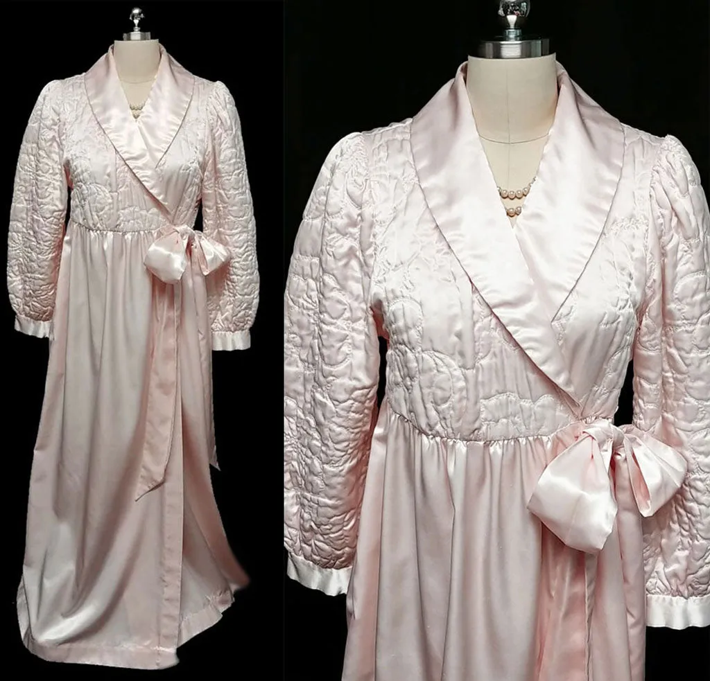 GLAMOROUS VINTAGE KOMAR QUILTED GLEAMING SATIN BRIDAL TROUSSESU ROBE DRESSING GOWN WITH LARGE BOW IN PINK SHIMMER - WOULD MAKE A WONDERFUL BIRTHDAY OR CHRISTMAS PRESENT!