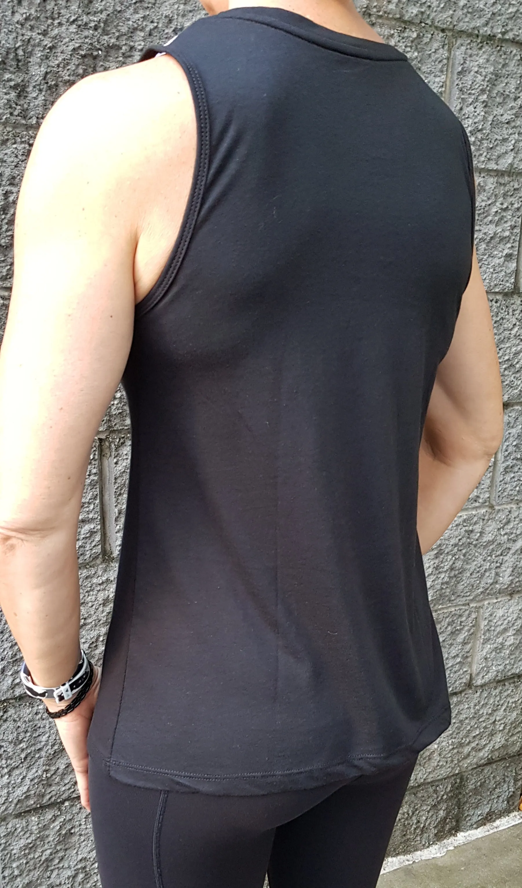 Gmaxx Double Mesh Tank. Black and White.
