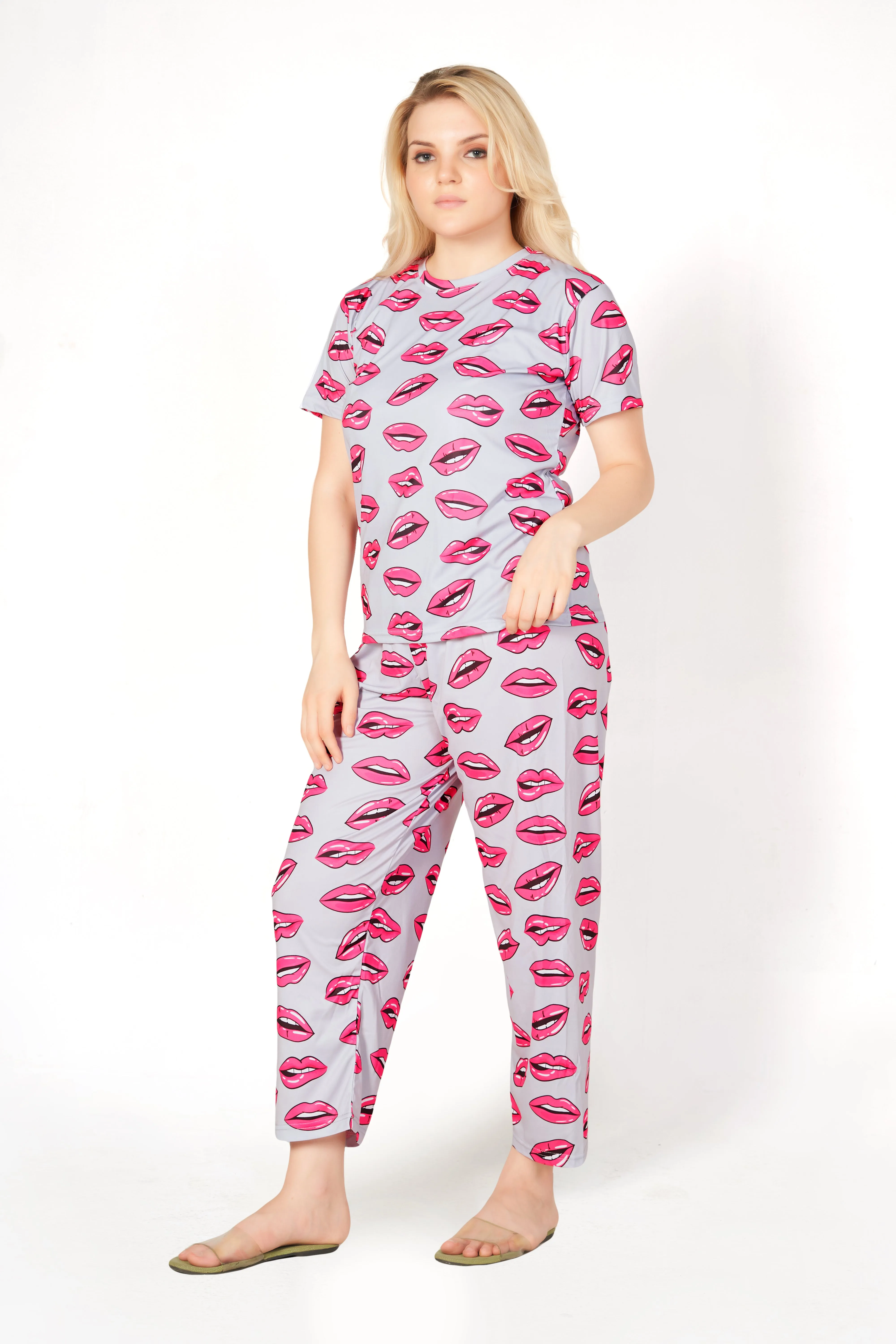 Kiss Kiss Print T-shirt And Long Pajama Set