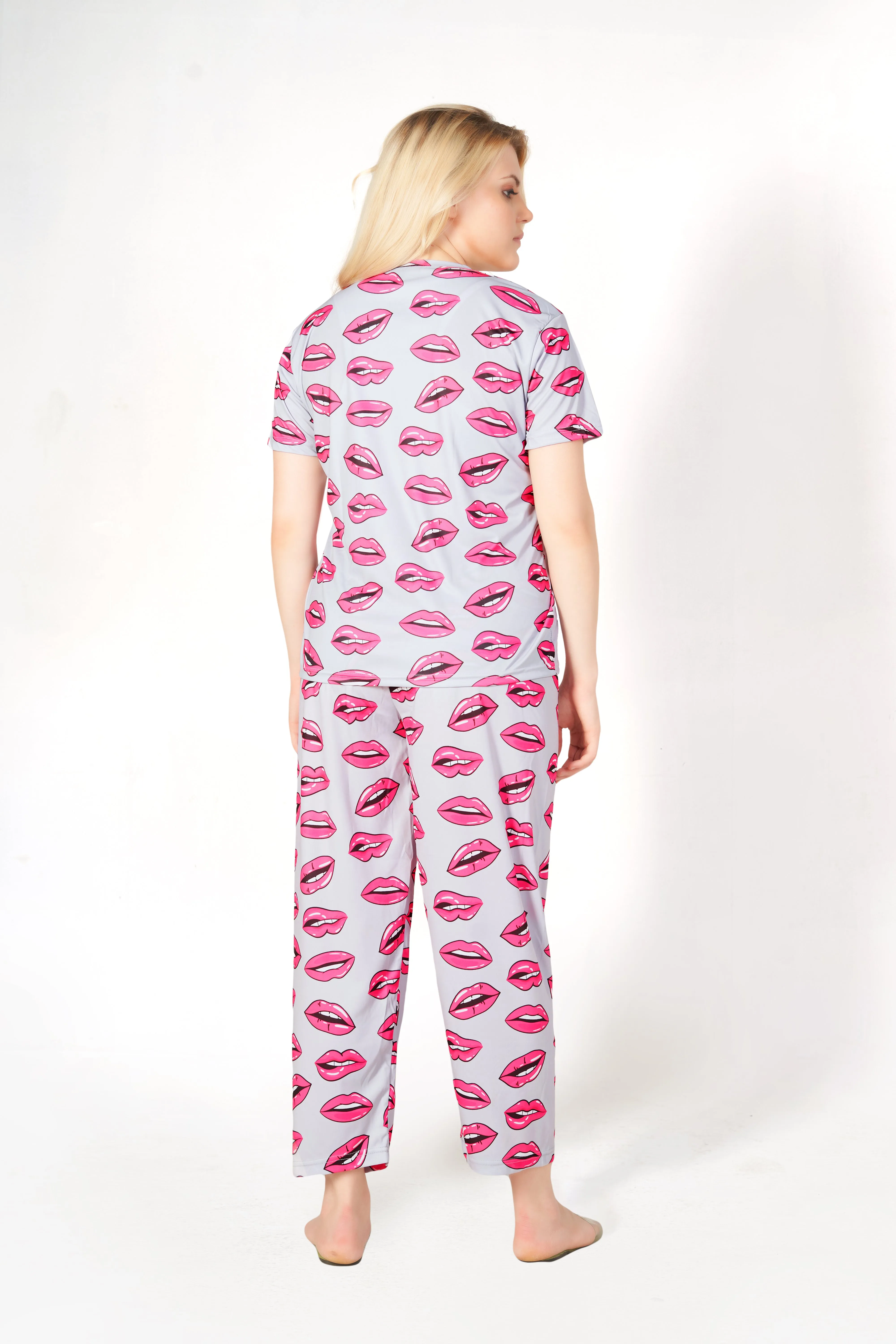 Kiss Kiss Print T-shirt And Long Pajama Set