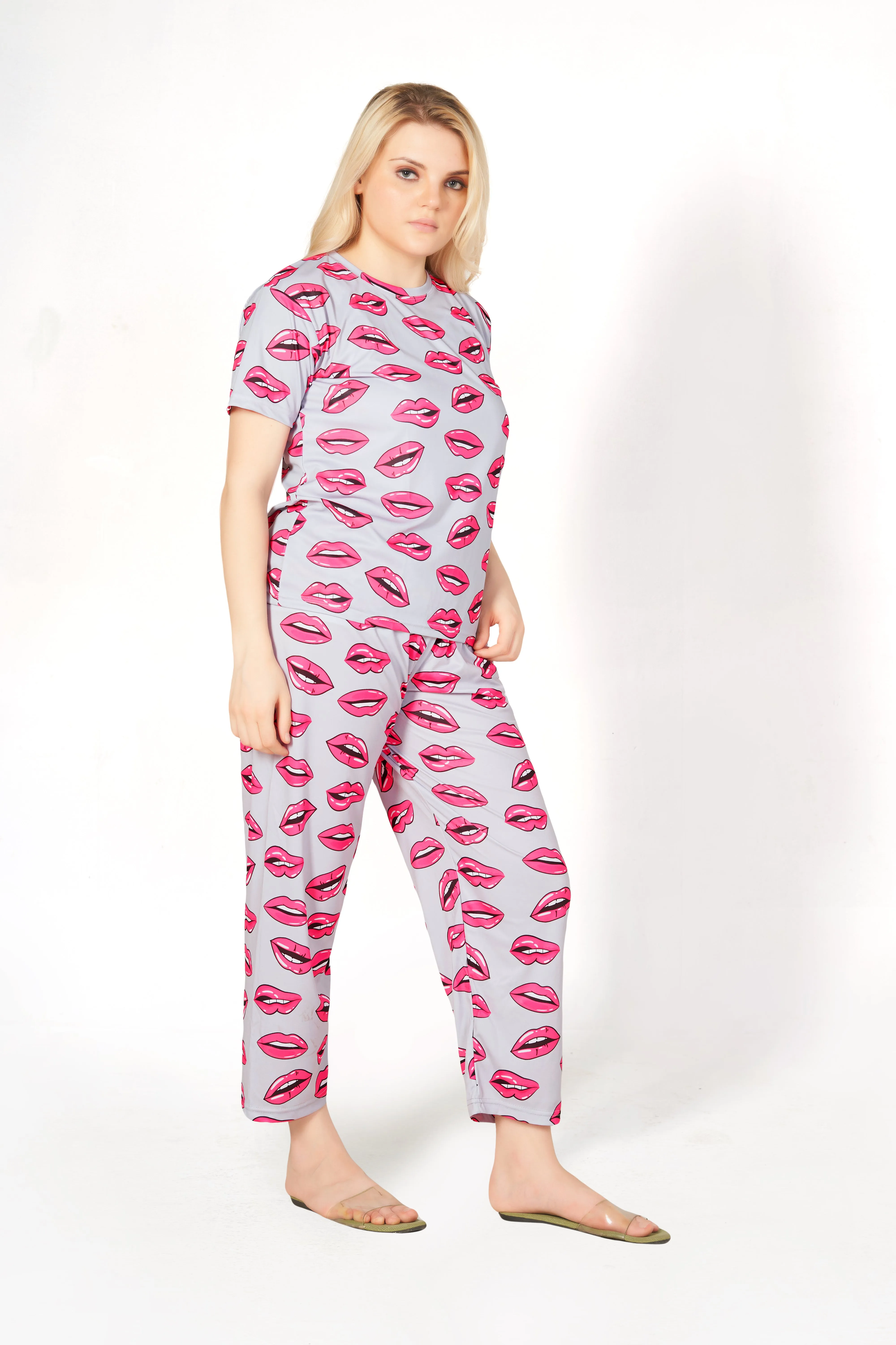 Kiss Kiss Print T-shirt And Long Pajama Set
