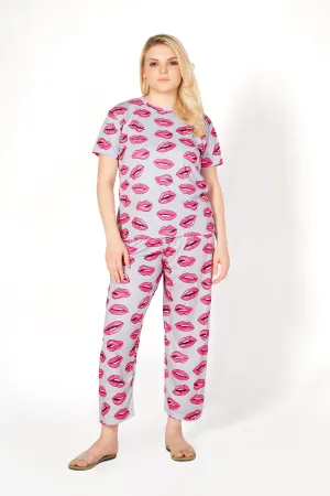 Kiss Kiss Print T-shirt And Long Pajama Set