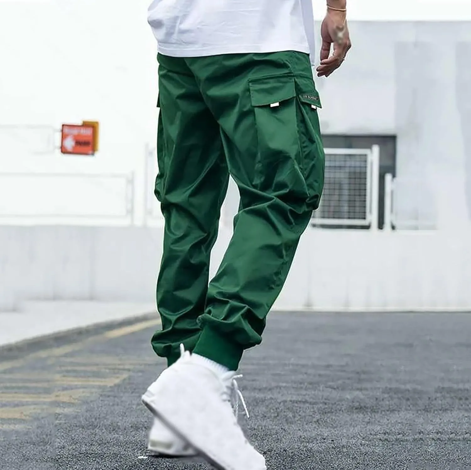 Men's Streetwear Cargo Pants Casual Drawstring Elastic Waist Baggy Sweatpants Techwear Joggers with Flap Pockets