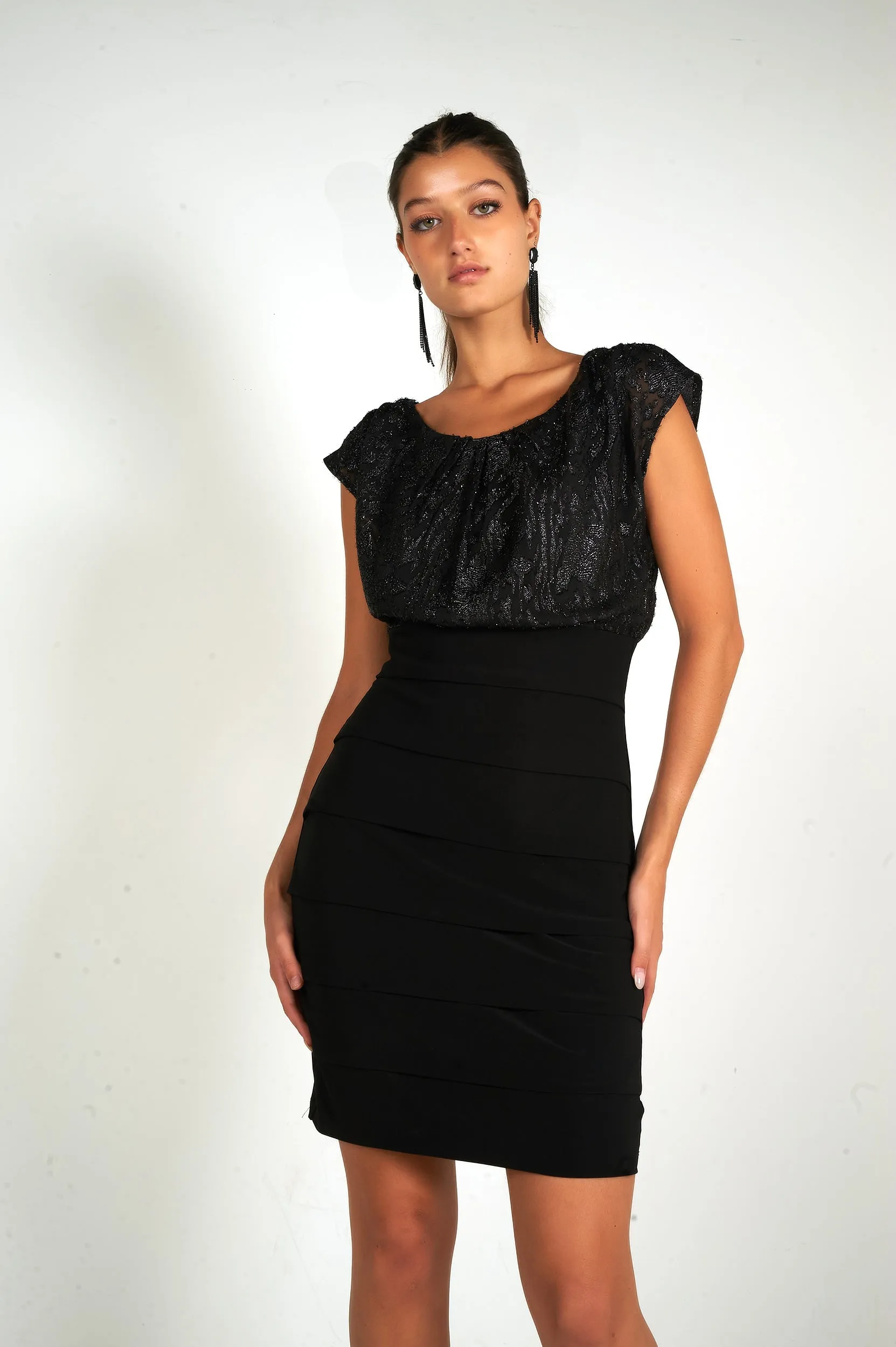 Robe ajustée avec haut en chiffon - BABA2 - (R-C1)